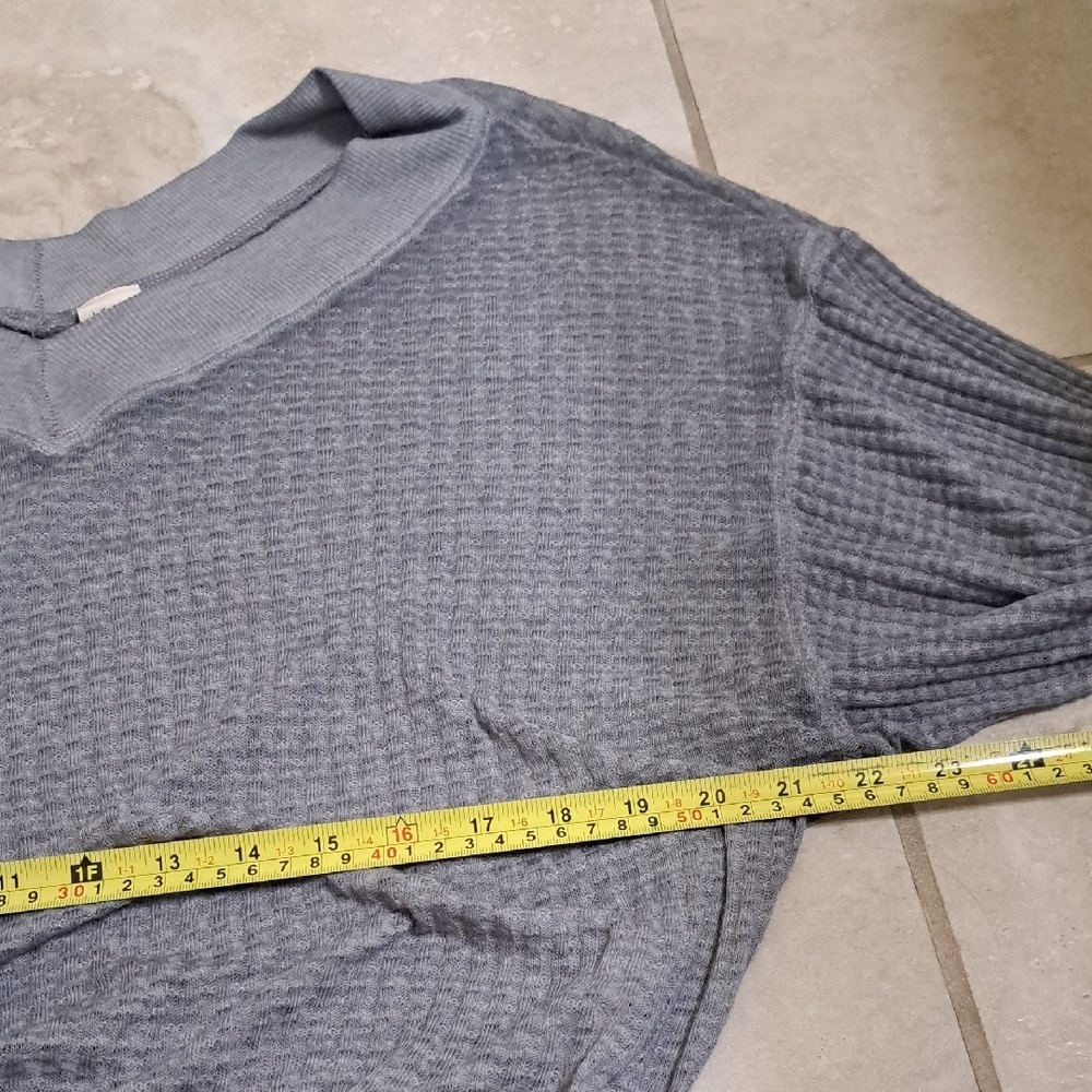 We The Free FREE PEOPLE Gray SHEER vneck Crop Top - Picture 7 of 7